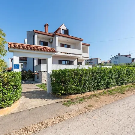 Apartments Villa Falcon Funtana Exteriér fotografie