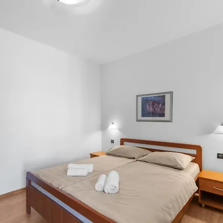 Apartments Villa Falcon Funtana Exteriér fotografie