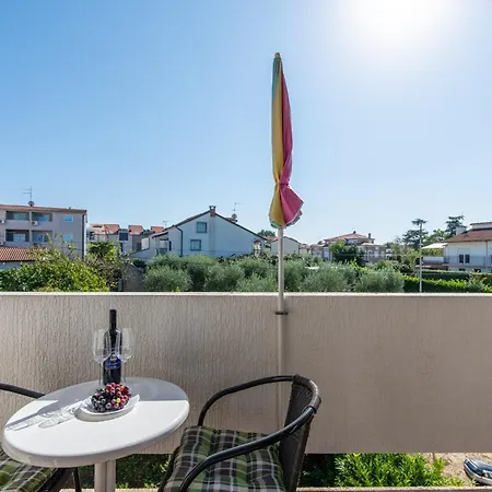Apartments Villa Falcon Funtana Exteriér fotografie