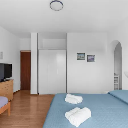 Apartments Villa Falcon Funtana Exteriér fotografie