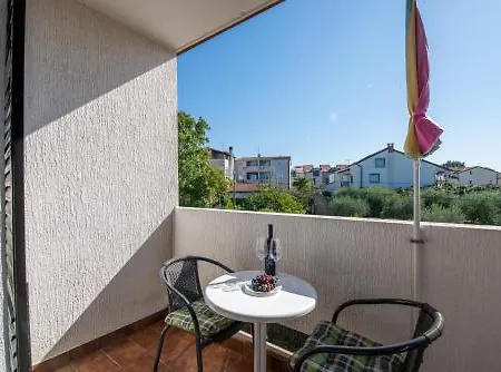 Apartments Villa Falcon Funtana Exteriér fotografie
