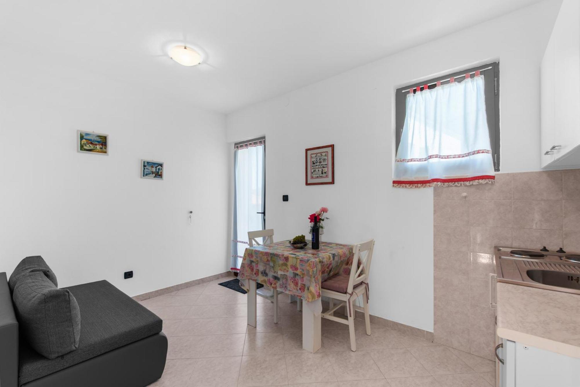 Falcon Apartment