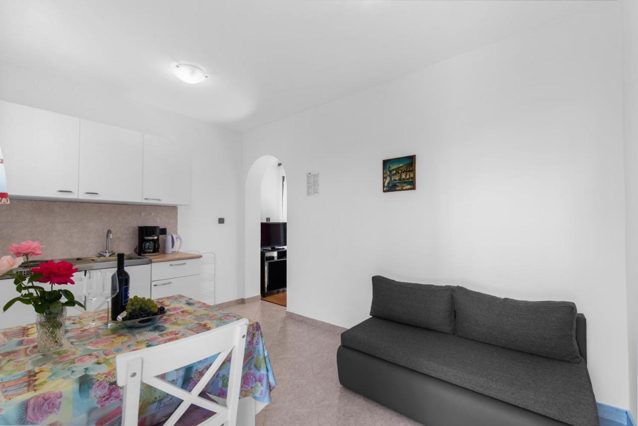 Apartment Falcon Funtana