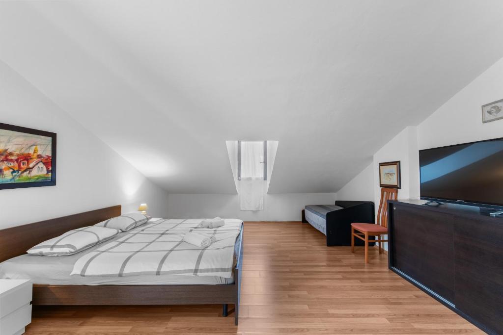 Apartment Falcon Funtana